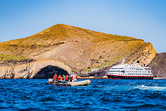 MS Santa Cruz II in Galápagos